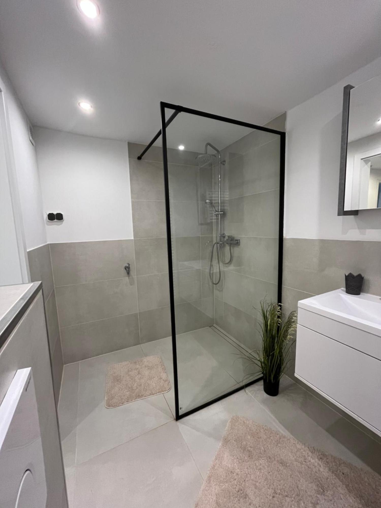 Moderne Ferienwohnung Mit Guter Ausstattung Und Self Checkin Bodenwerder Exteriör bild